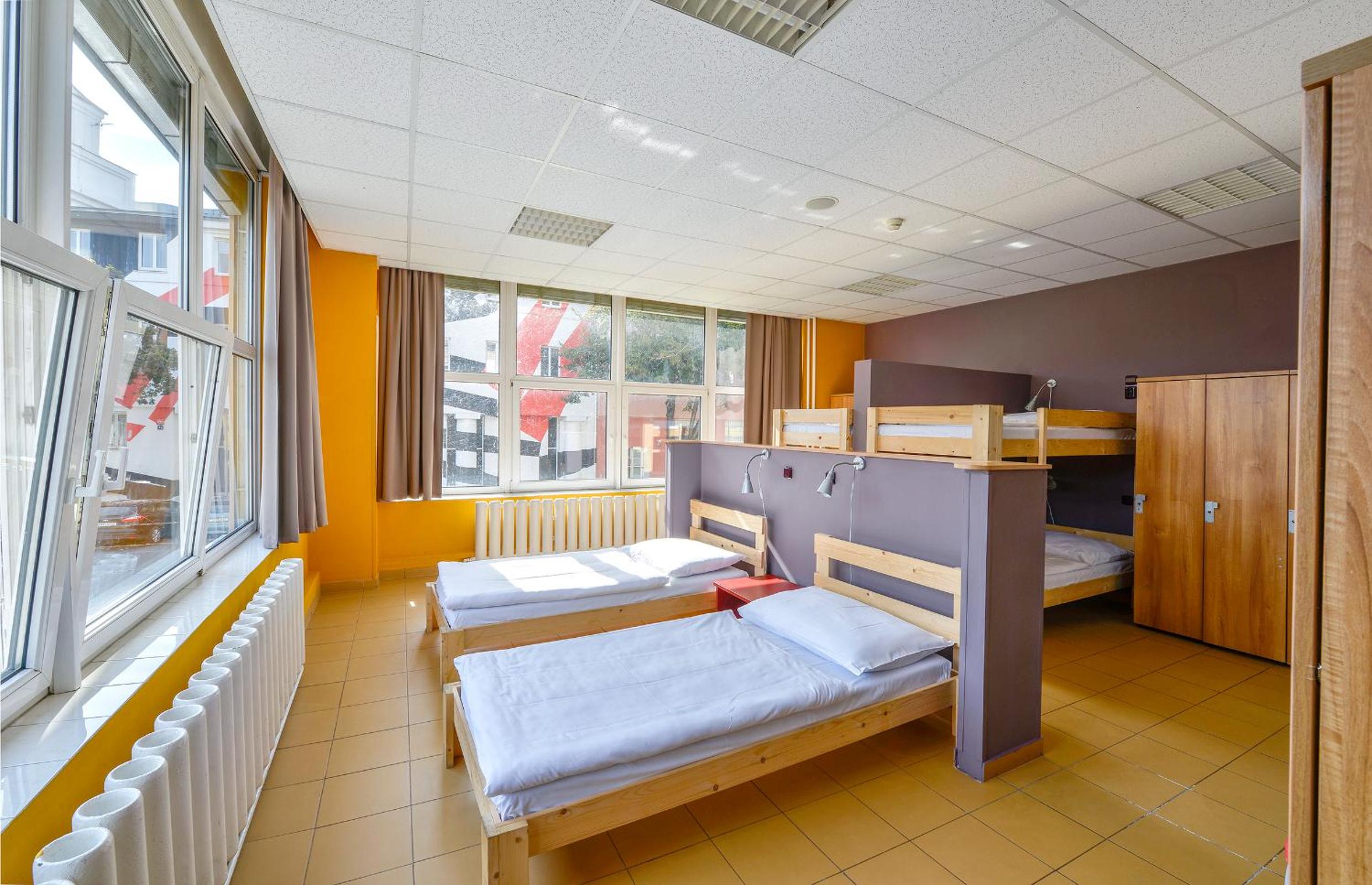 MIXED DORM, 8 BEDS