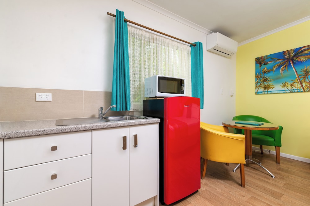 PORT DOUGLAS MOTEL 58/73
