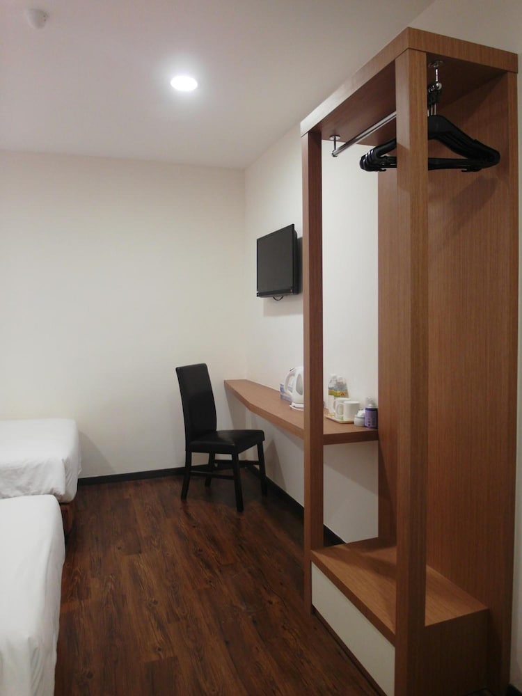 Nagoya Inn Hotel 32/38
