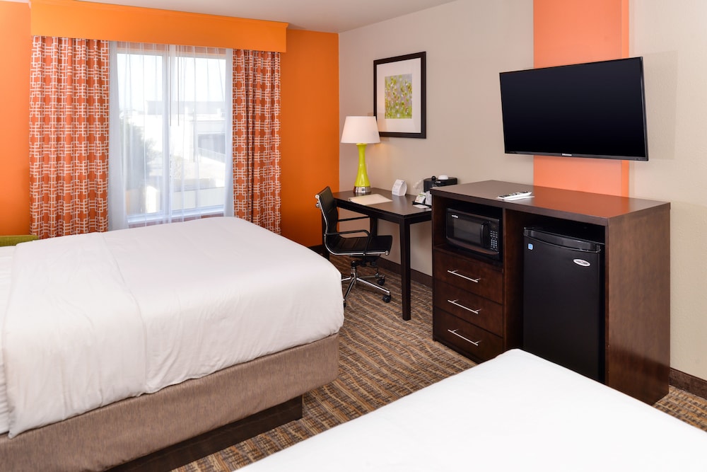 Holiday Inn Express & Suites Houston Nw - Tomball Area 30/70