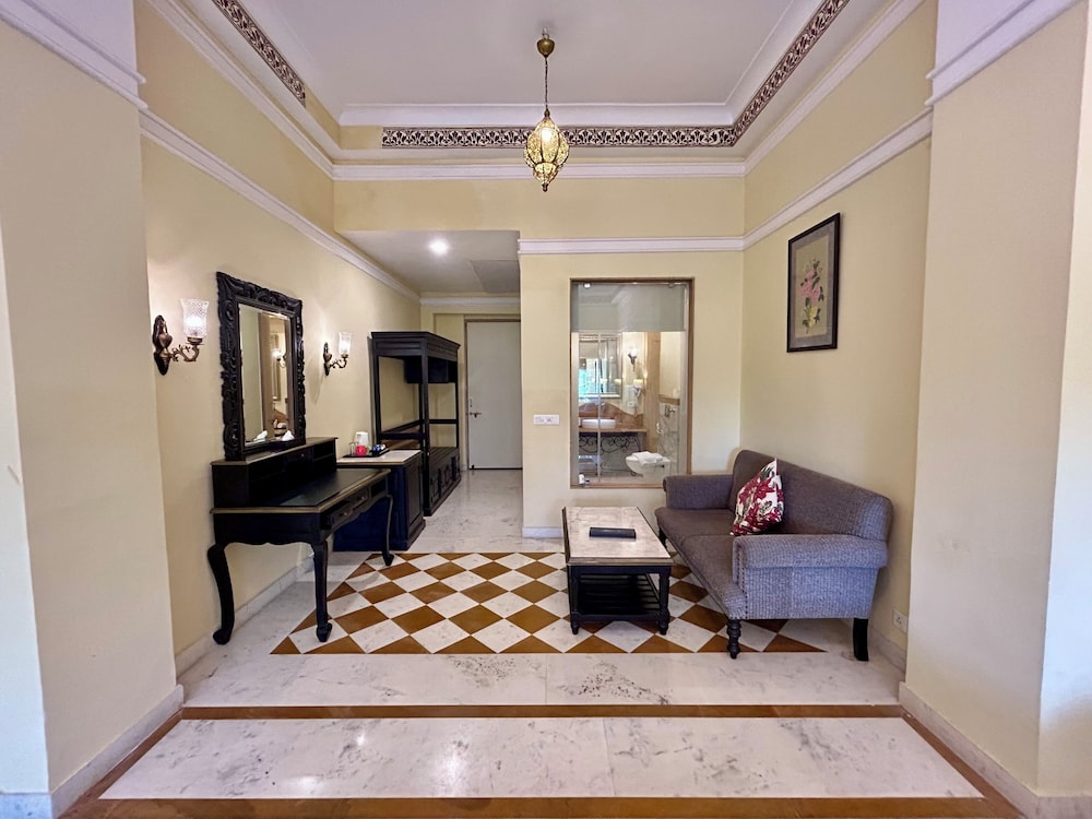 Umaid Lake Palace 32/50