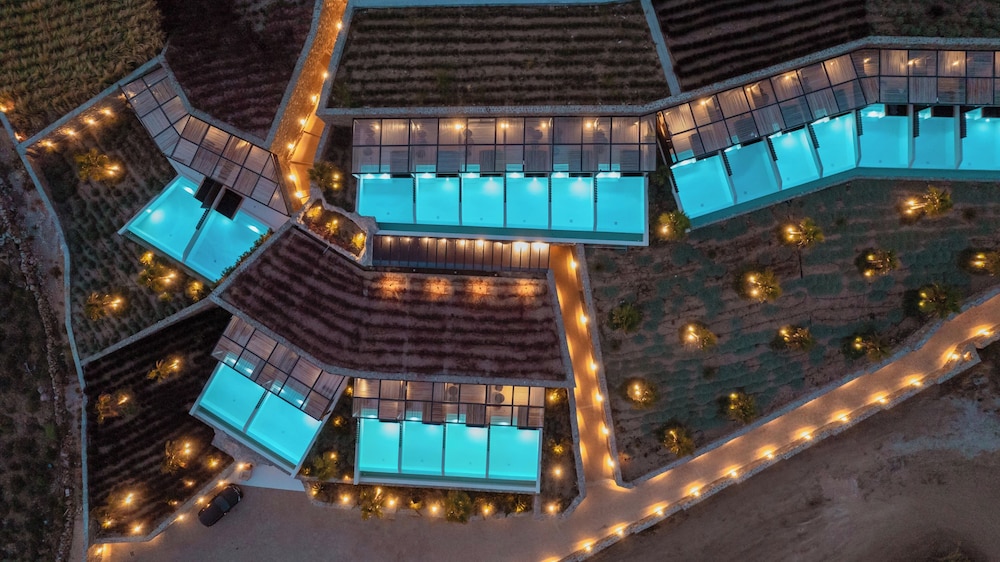 Ftelia Black Villas 4/50