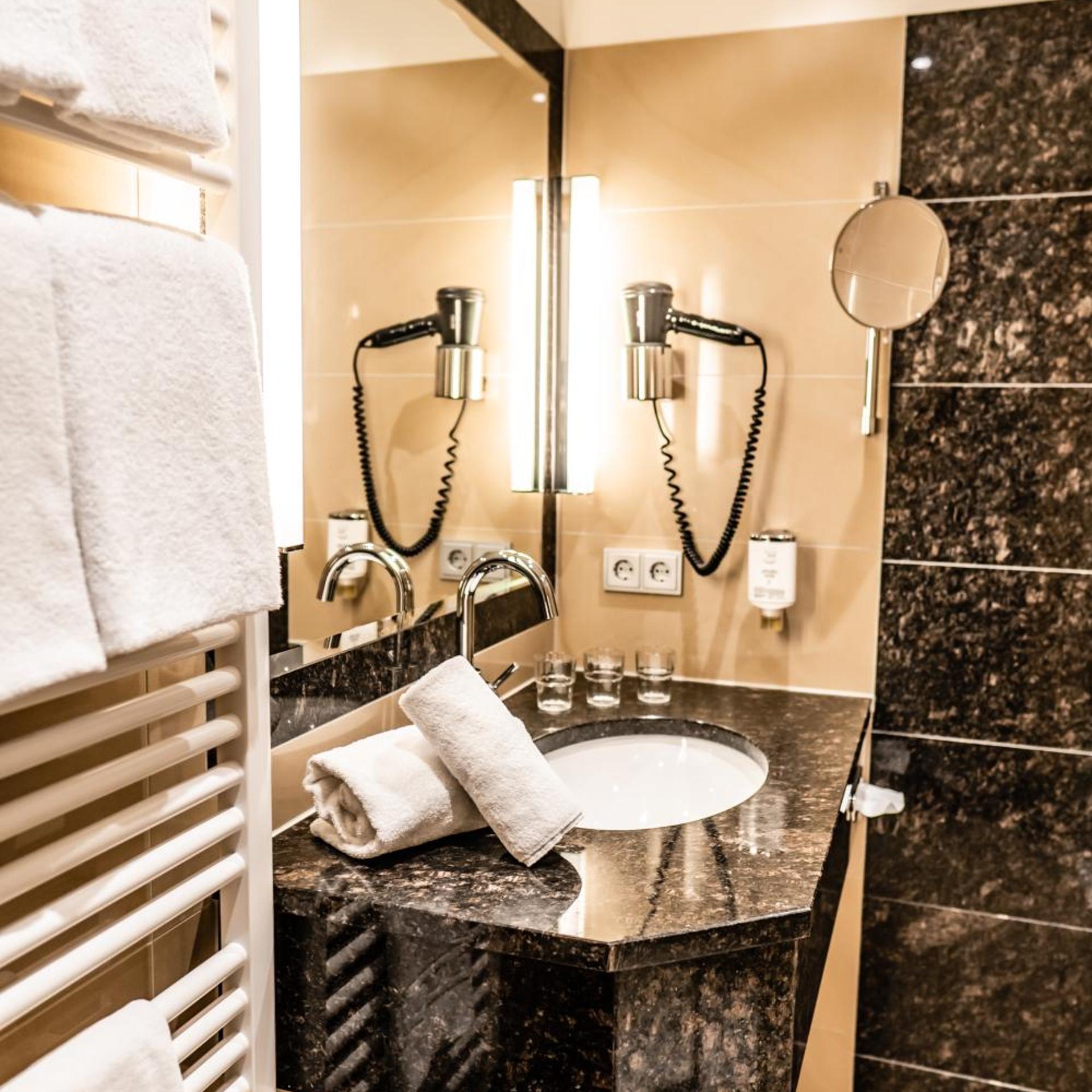 Room, Triple, Street View، Hubertushof 7/8