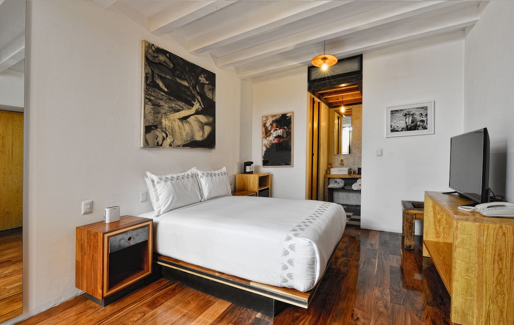 Hotel Los Amantes 10/50