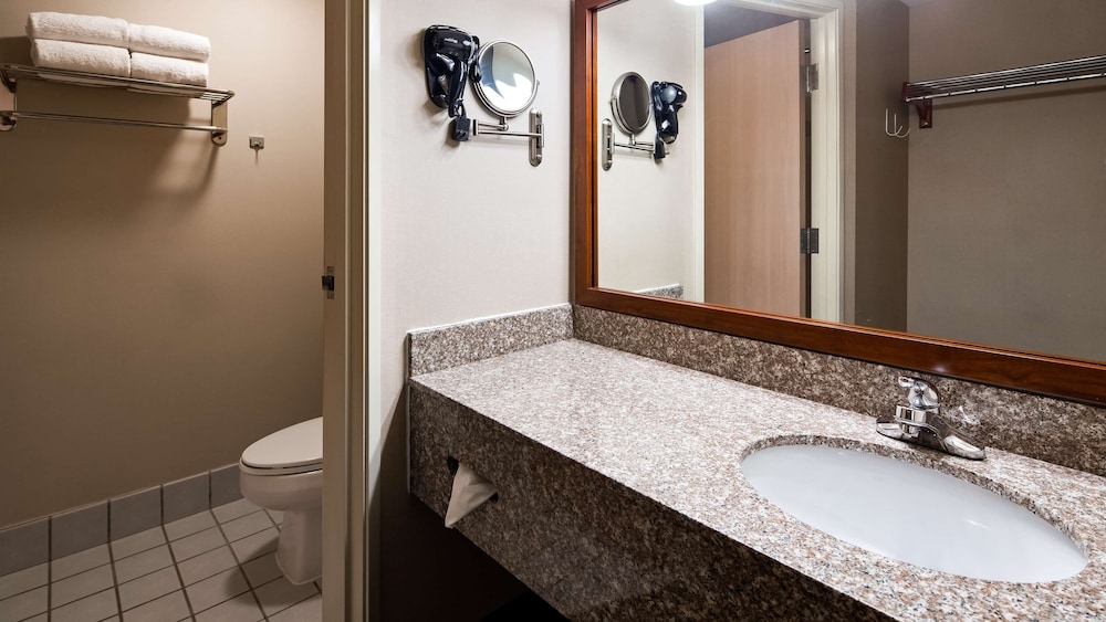 Best Western Airport Inn 10/39