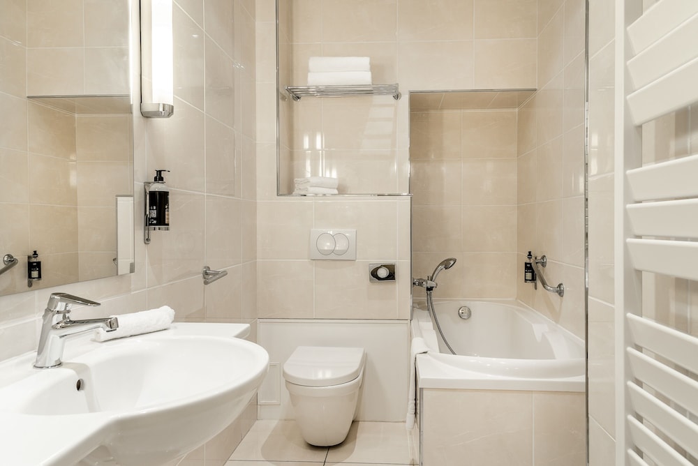 Hotel Chateau Clery 36/37