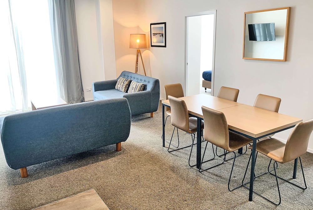 Ramada Suites by Wyndham Albany 32/59
