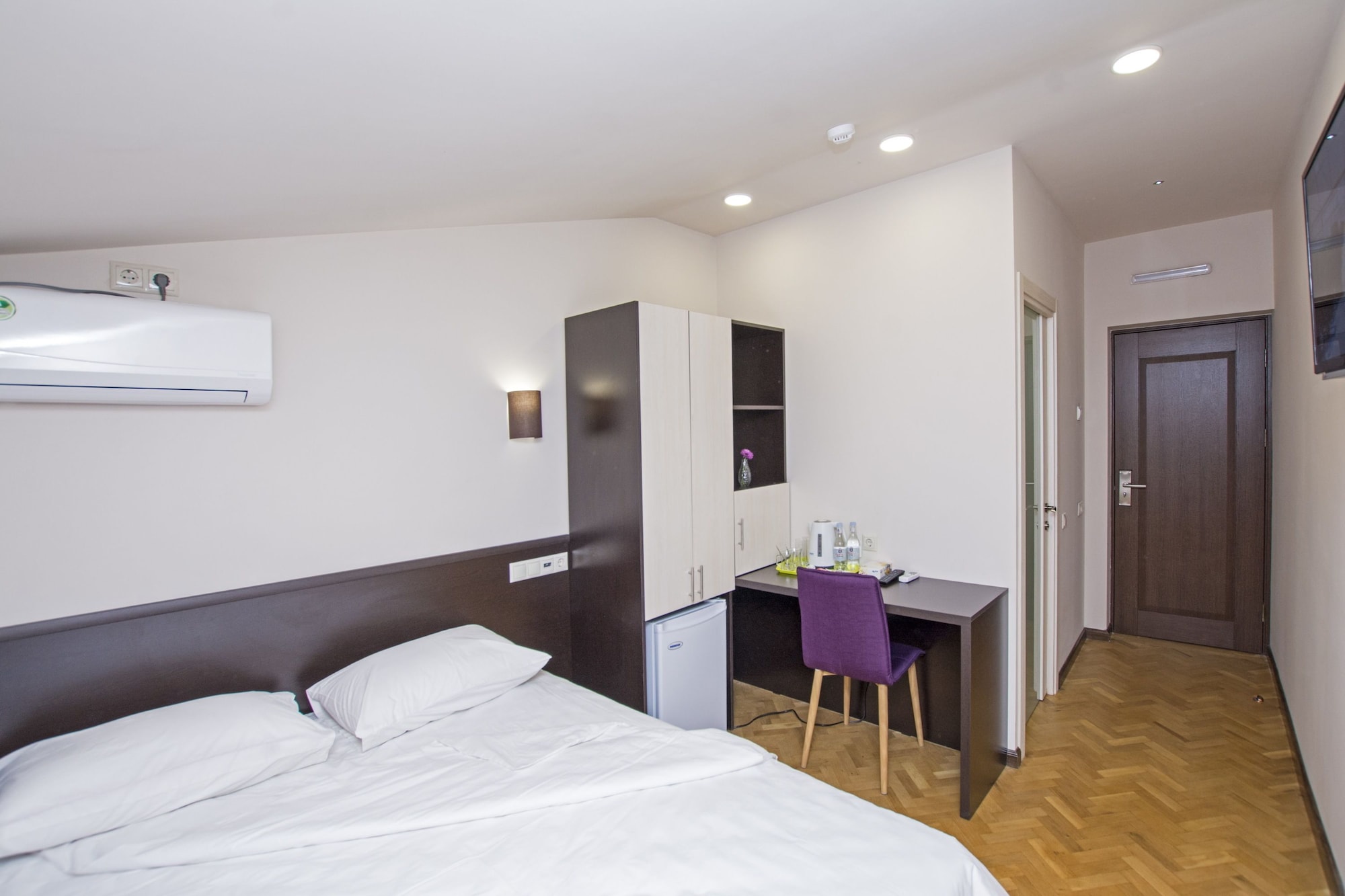 ECONOMY, DOUBLE BED