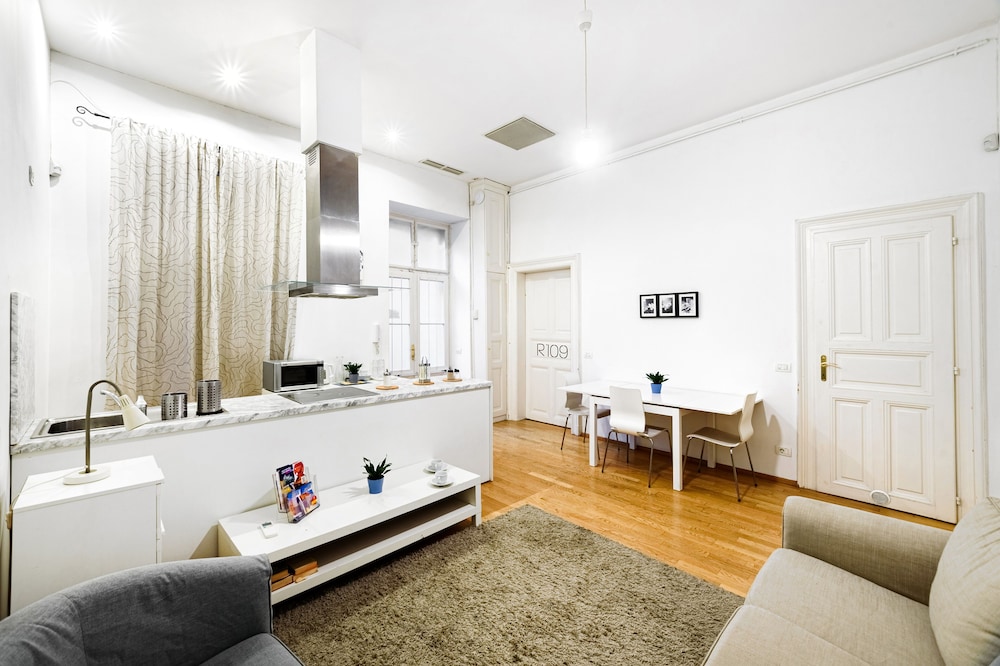 Avenue Hostel 30/50