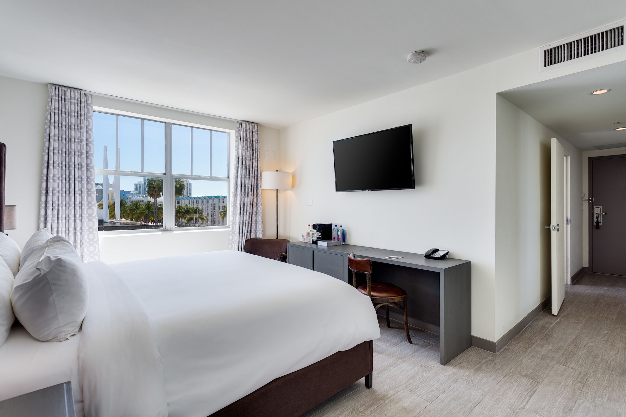 1 BEDROOM, SUITE, POOL VIEW
