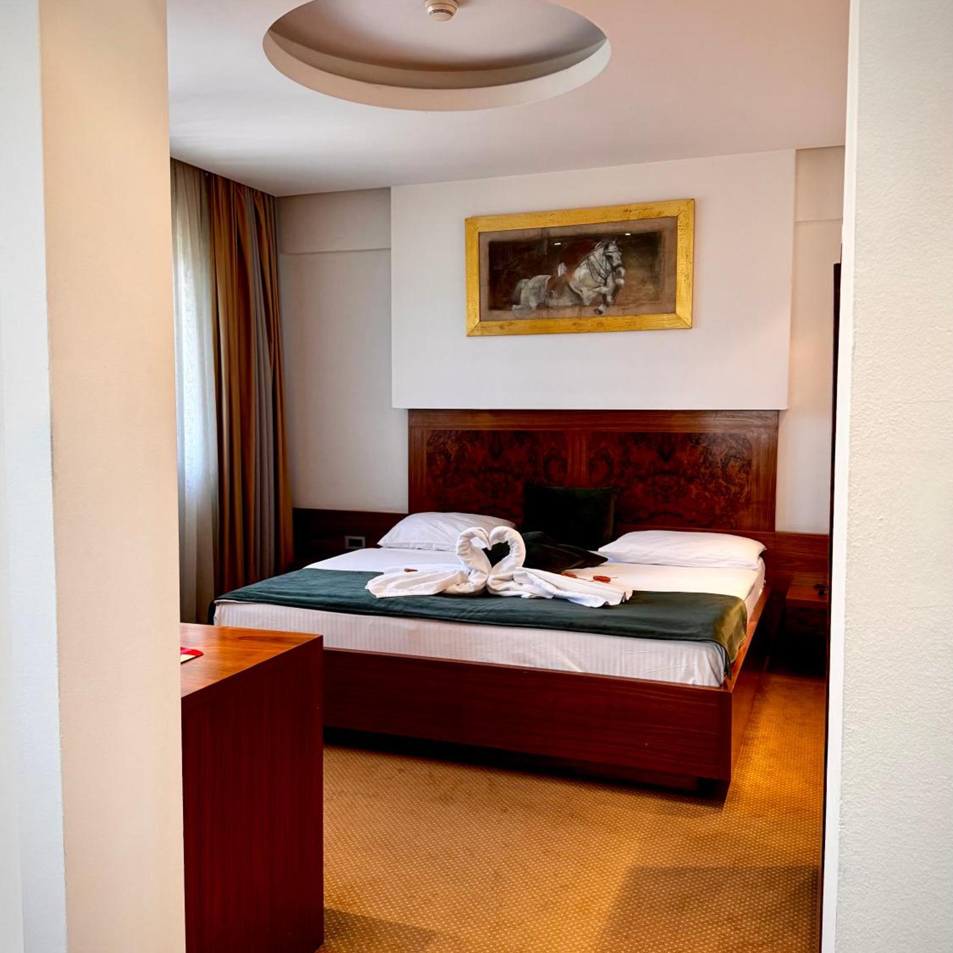Exclusive Hotel 12/31