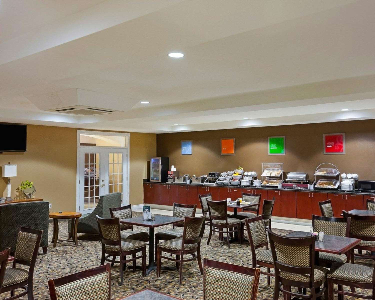 Comfort Suites University TX 22/27