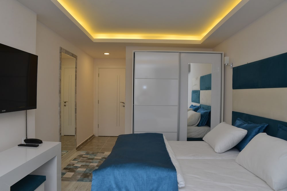 Deep Hotel 18/34