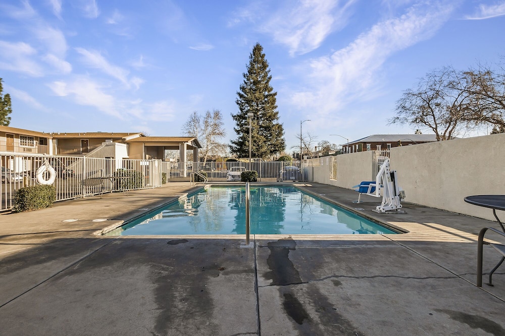 Heritage Inn Express Chico 51/55