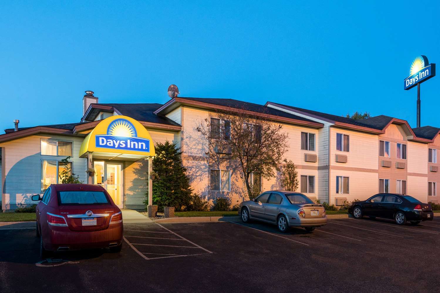 Days Inn By Wyndham West-Eau Claire 20/24