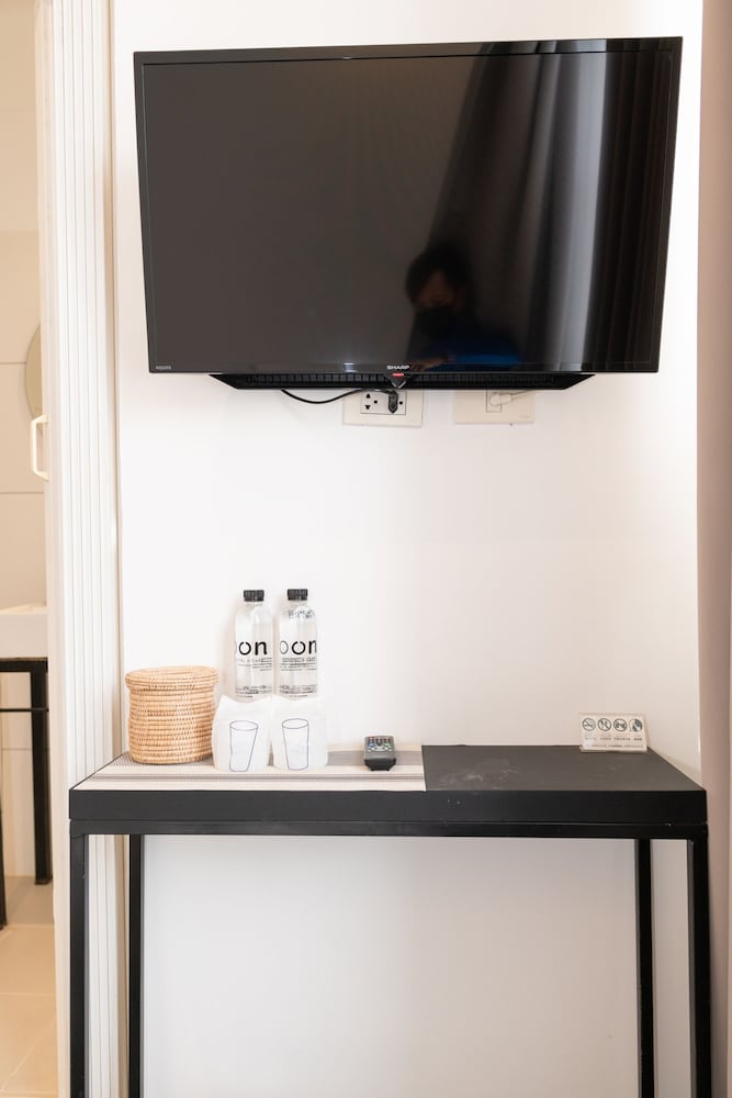 Oon Poshtel 6/50