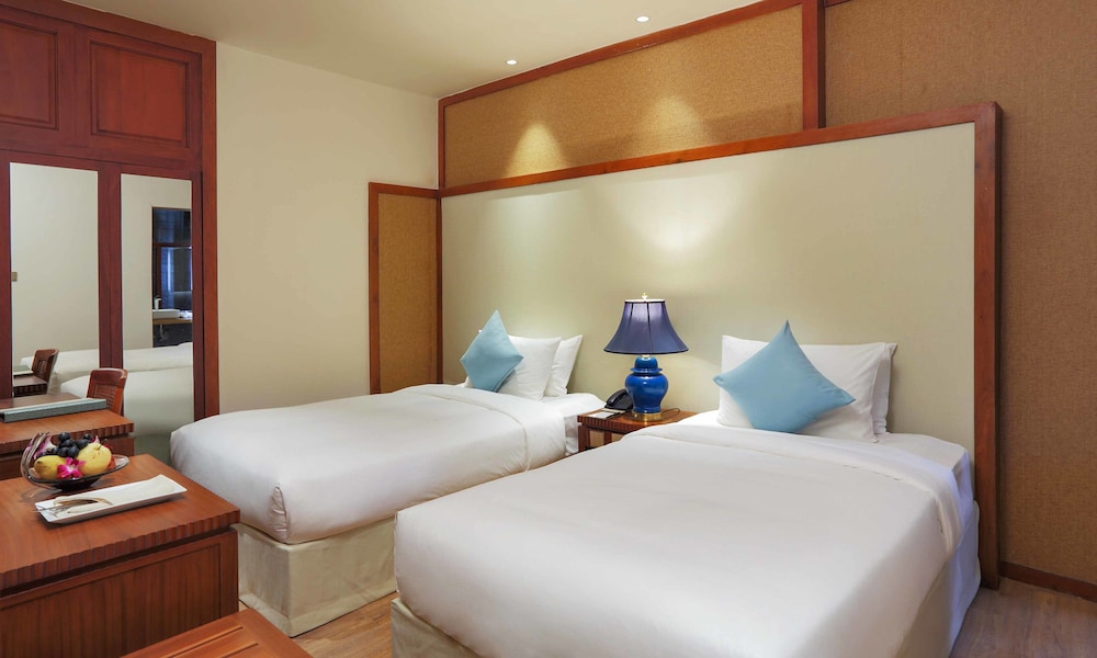 Deluxe, King Bed, No Window, A&Em Art Hotel 8/10