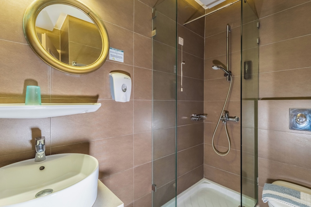 Pantheon Hotel 48/49