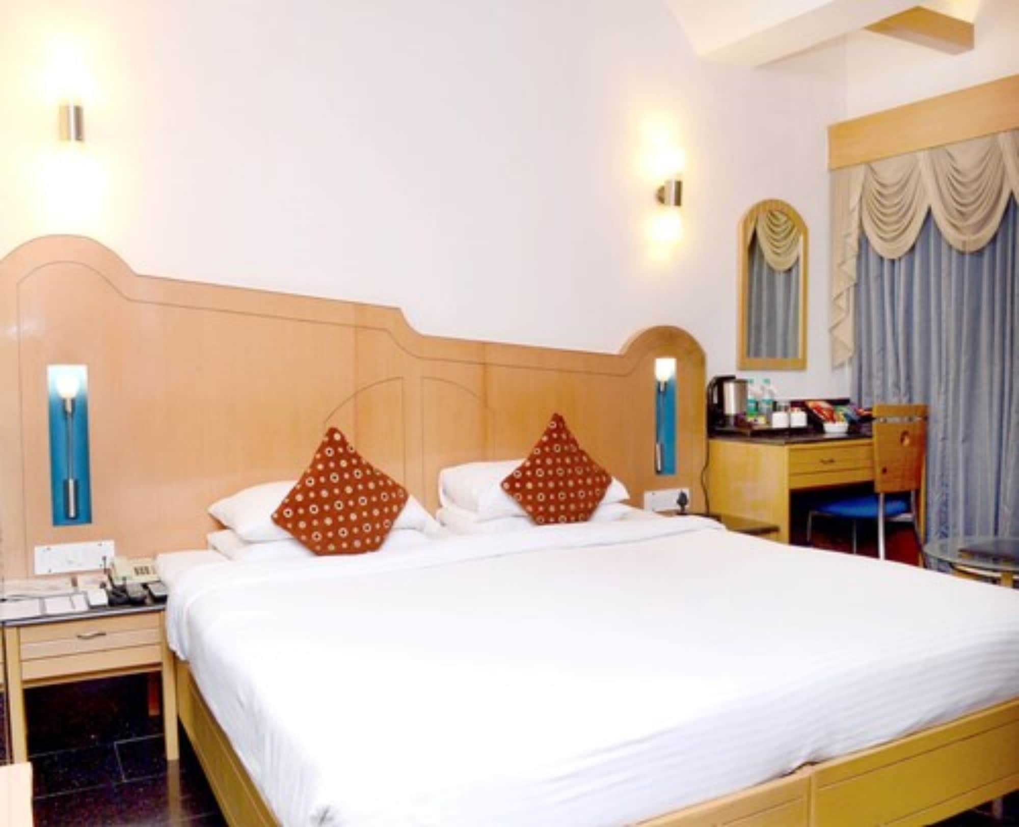 DOUBLE EXECUTIVE KING BED