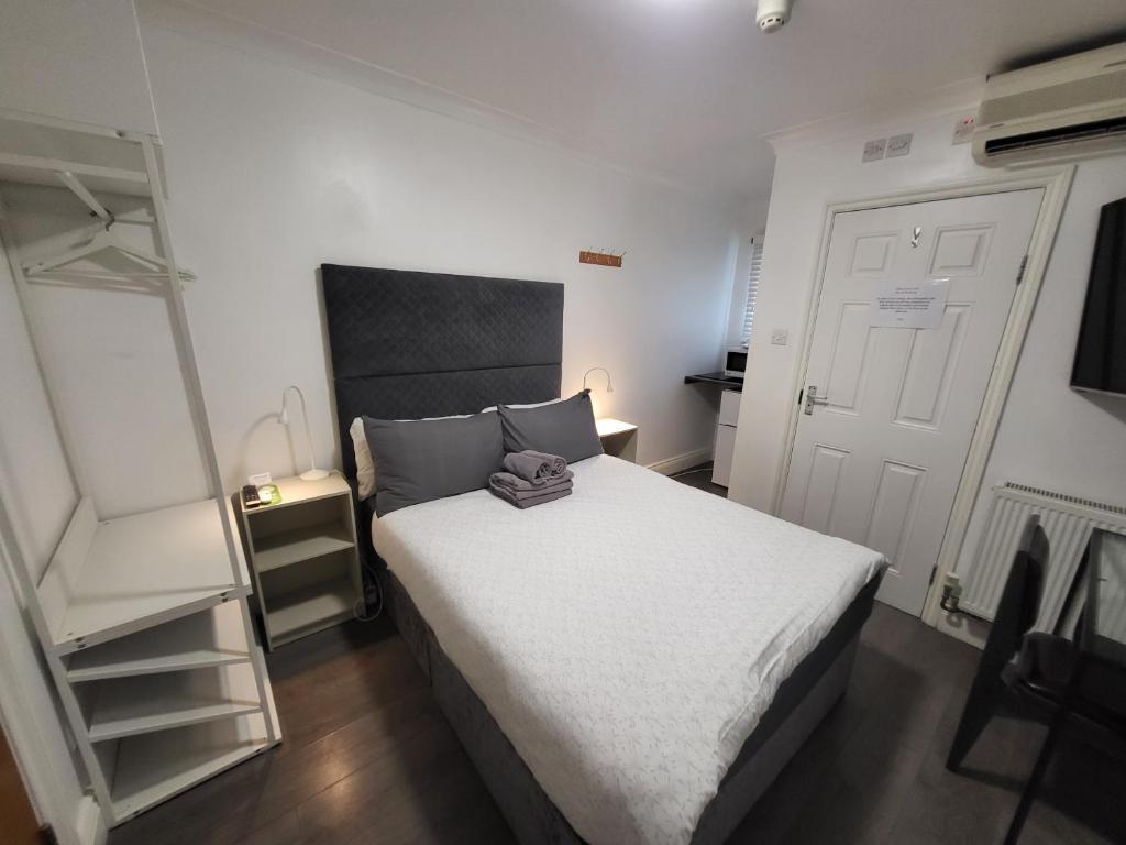 Micro Room, Double Bed, Canal Side