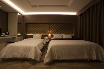 Zenith Hotel 46/63