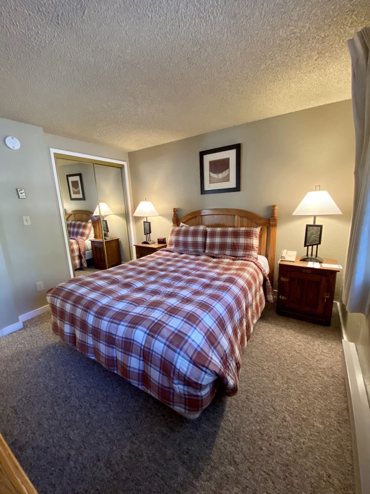 CONDOMINIUM, 2 BEDROOMS, 2 BATHROOMS