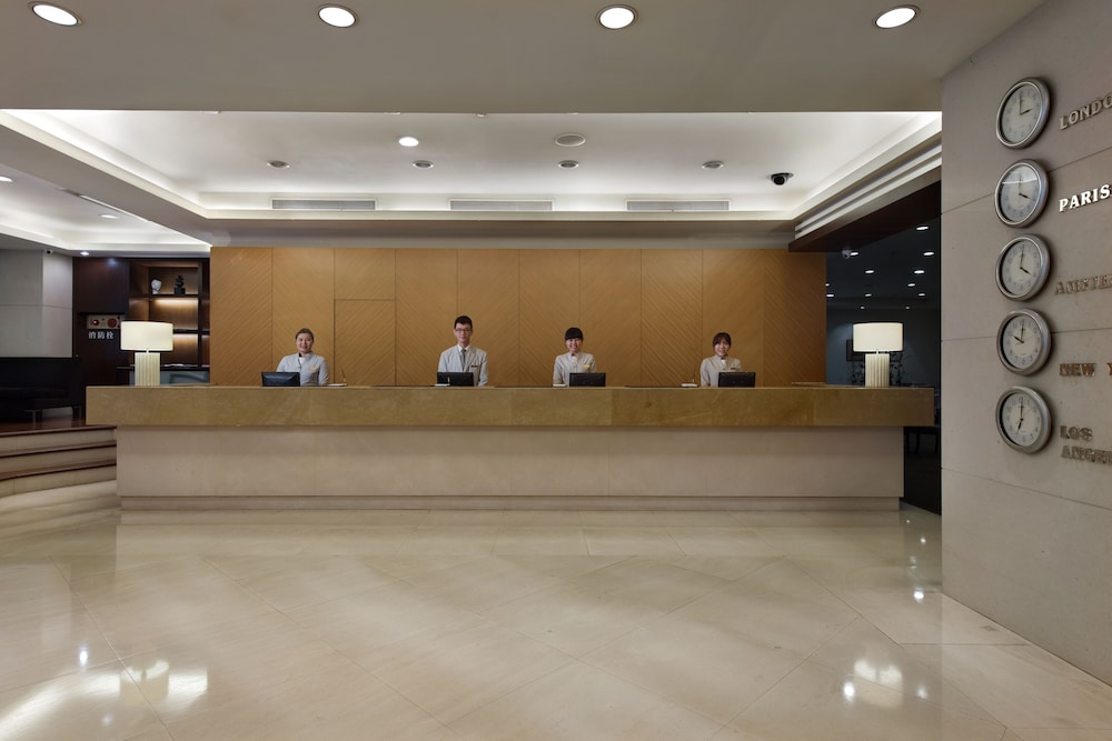 Lakeshore Hotel Metropolis I 4/52