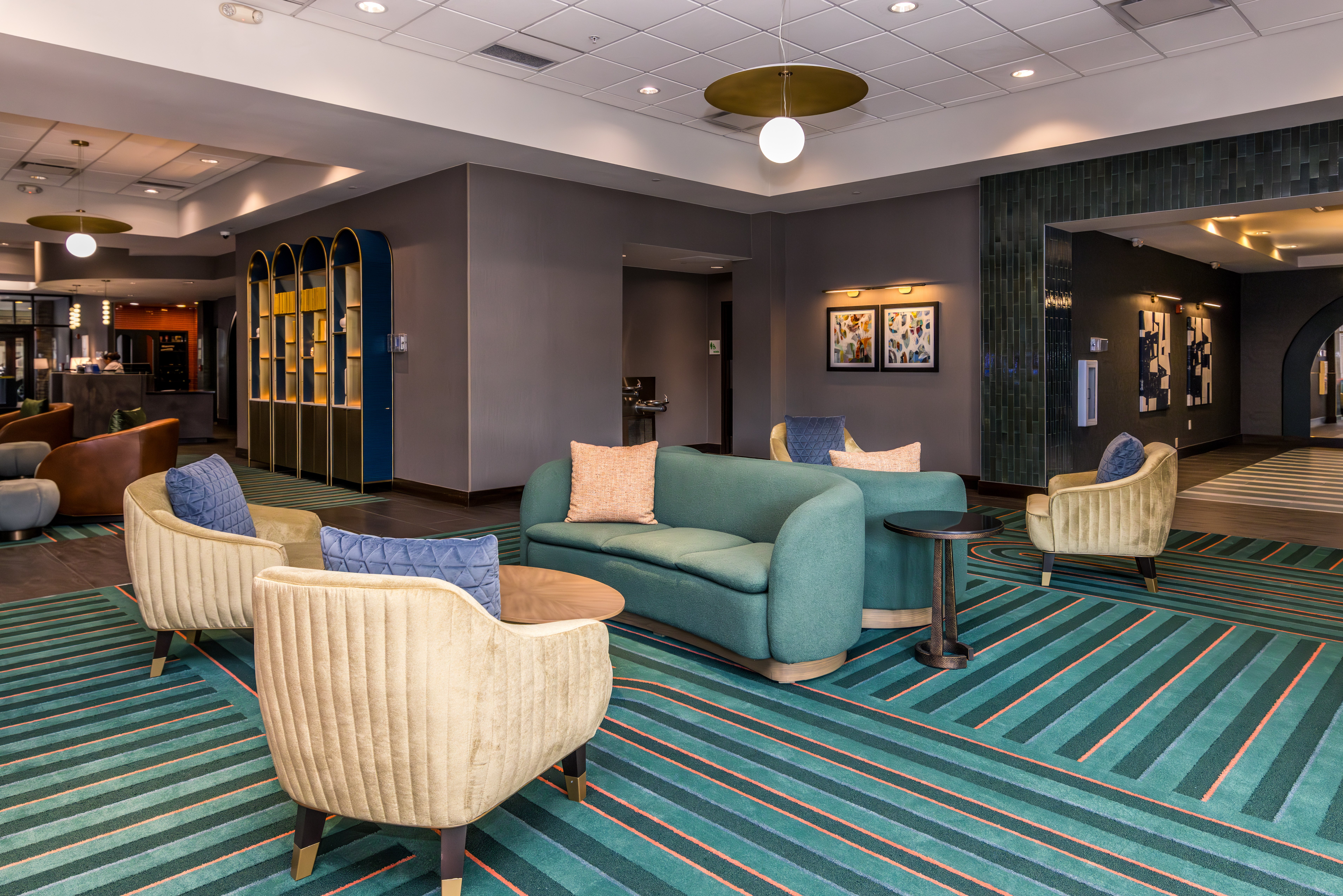 HOLIDAY INN HOTEL SUITES CINCINNATI DOWNTOWN 43/56