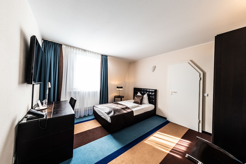 Mauritius Hotel And Therme Cologne 18/75