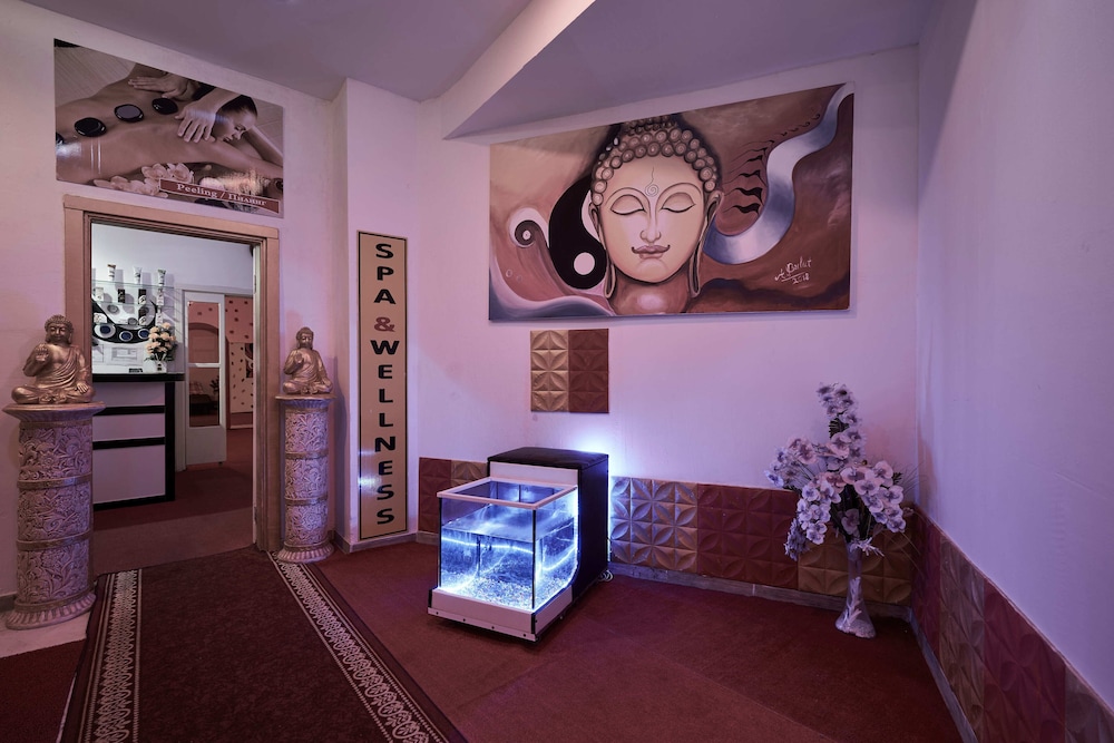 Grand Paradise Hotel 8/50