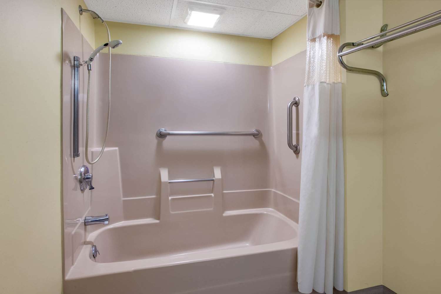 Days Inn by Wyndham Grantville Hershey North 13/13