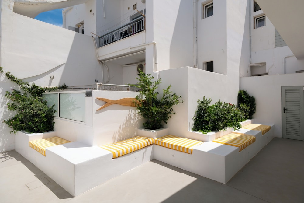 Pelican Paros 9/50