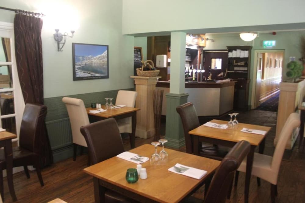OYO Flagship Nant Ddu Lodge Hotel & Spa 47/70