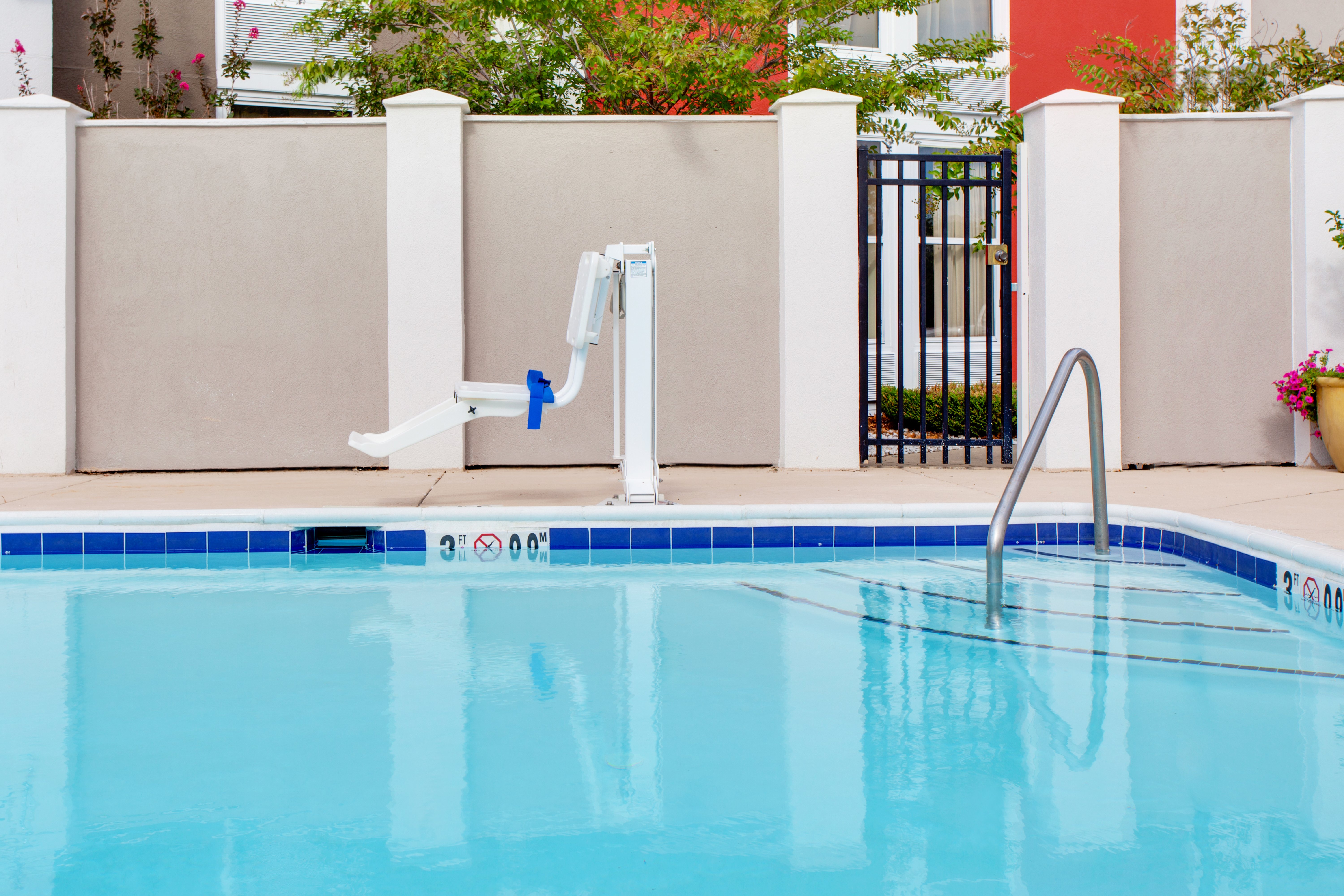 Holiday Inn Express Washington Dc East Andrews Afb 40/56