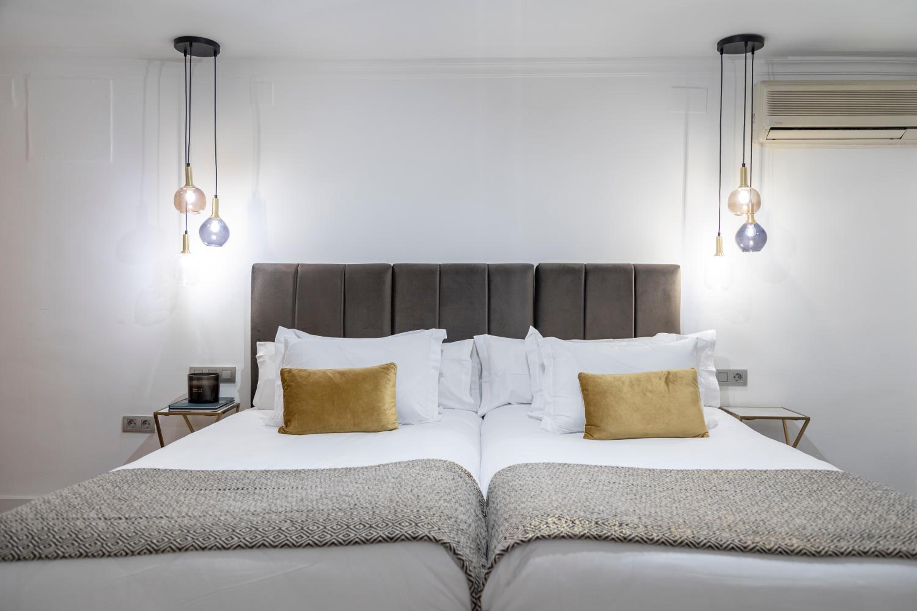 Room, Quadruple