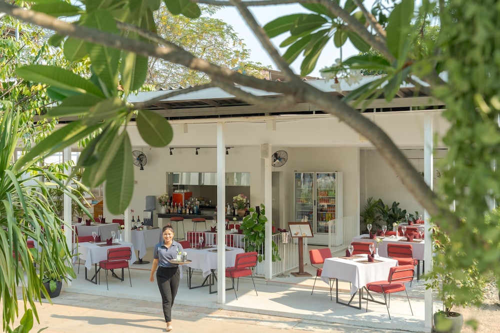 ANGKOR ELYSIUM SUITE 2/50