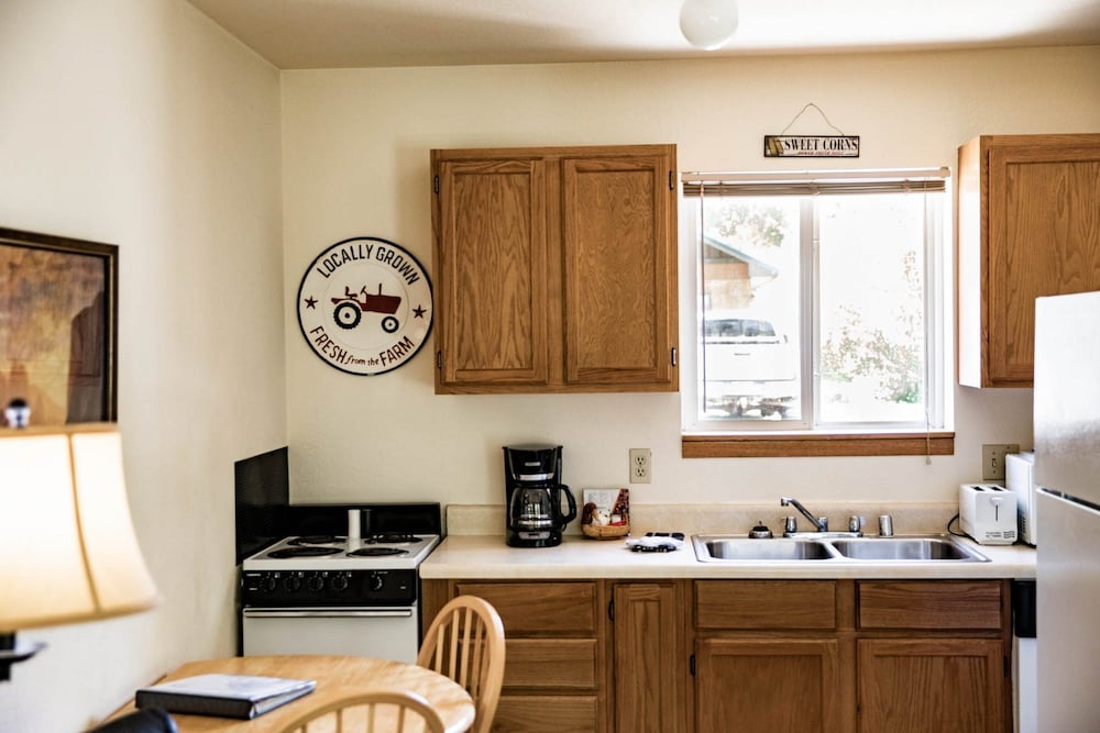 Rocky Mountain Inn 4/50
