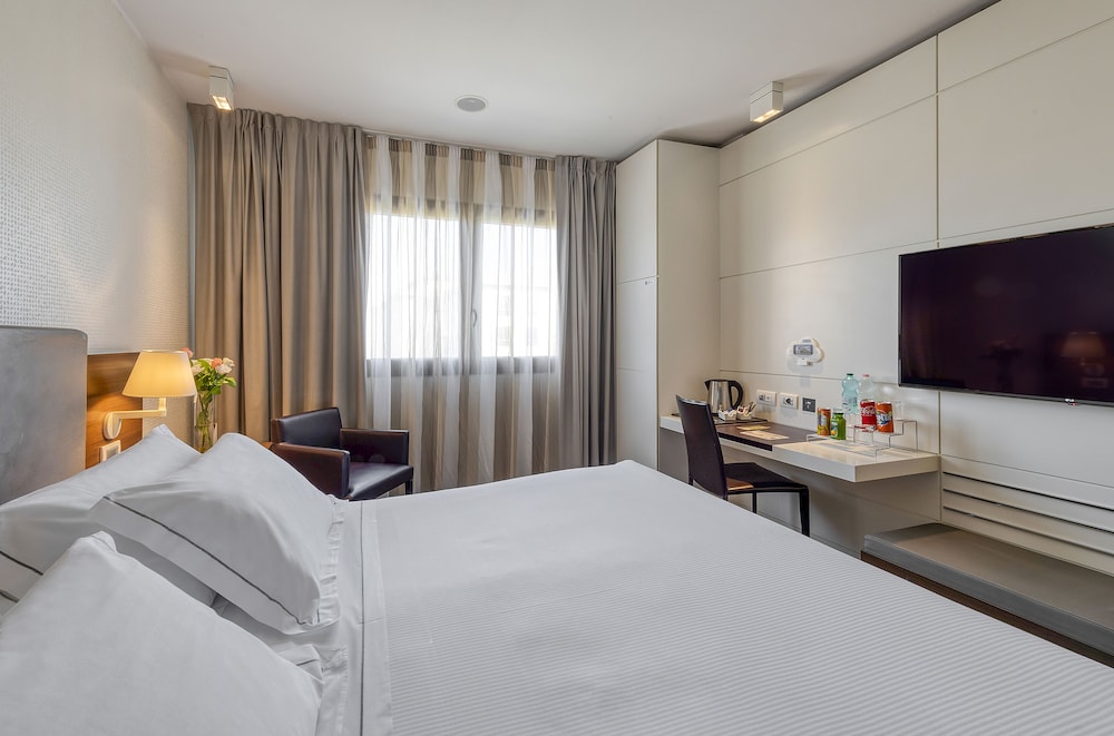 PREMIUM, DOUBLE OR TWIN BED, CITY VIEW, EXECUTIVE LEVEL