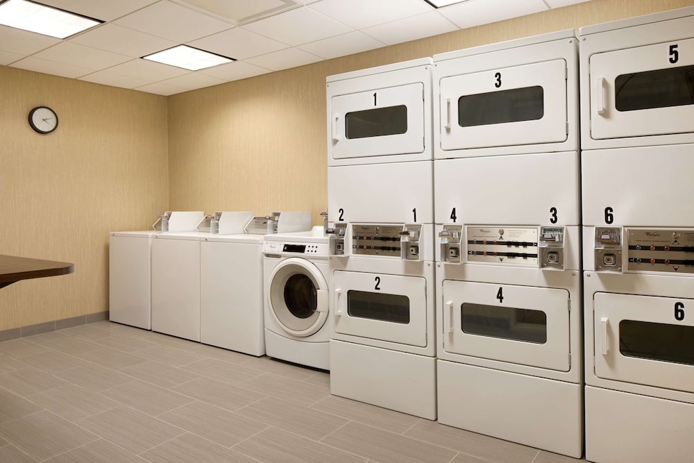 Hampton Inn Suites Edgewood Aberdeen South Md 17/38