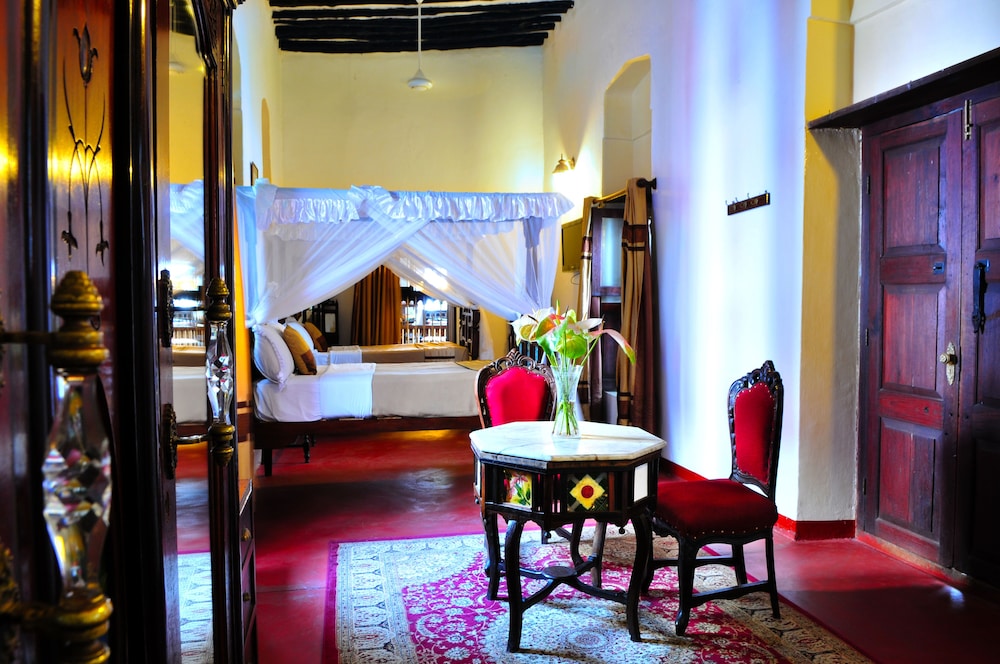 Dhow Palace Hotel 59/75