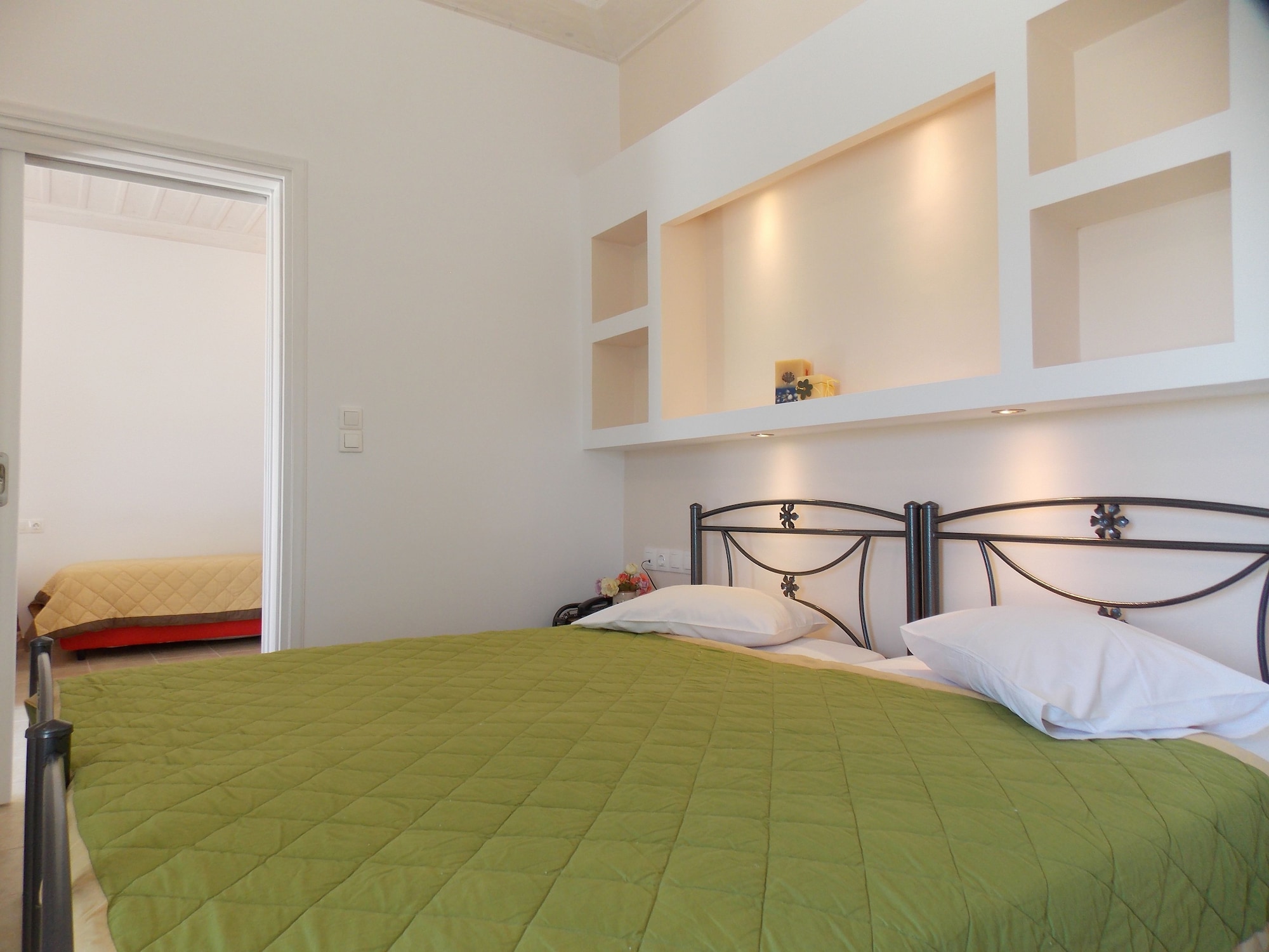 2 BEDROOMS, FAMILY, QUADRUPLE