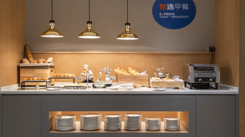 Holiday Inn Express Meishan Dongpo 42/52
