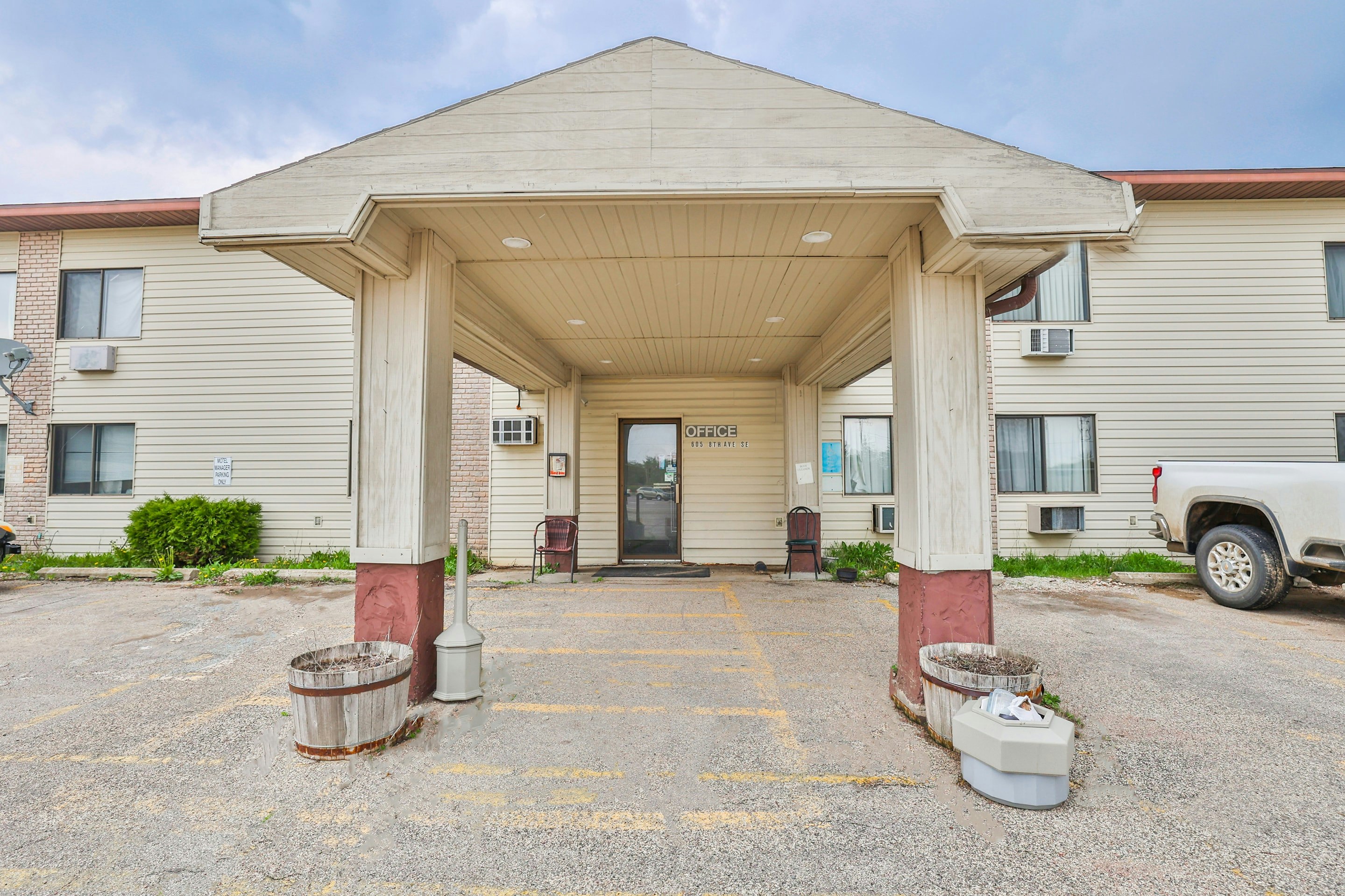 OYO Hotel Pipestone MN, Canterbury Park 40/45