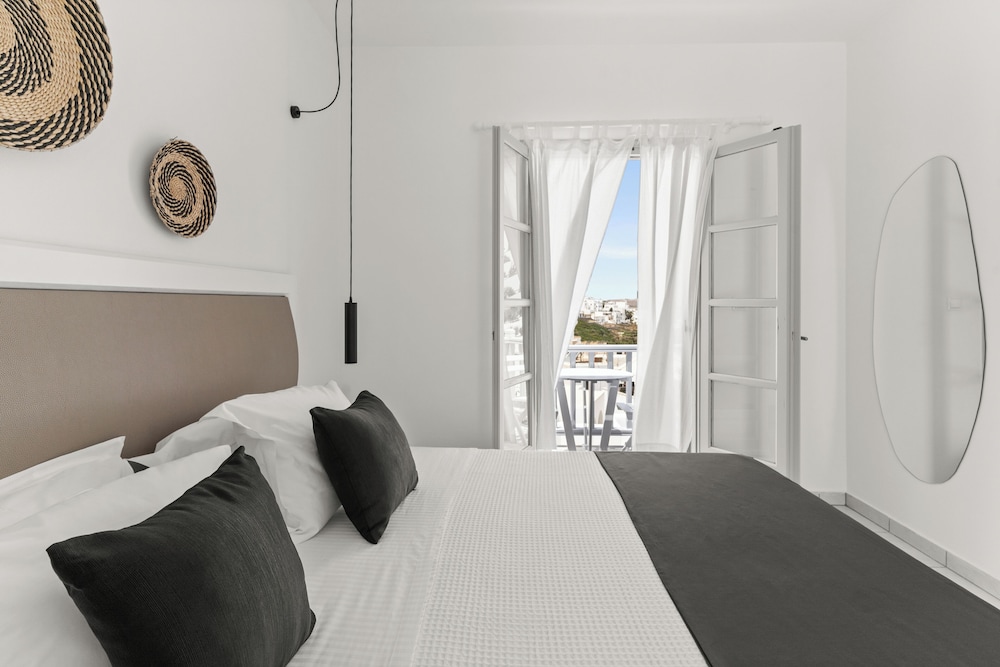 Sunrise Paros by Mr and Mrs White 7/38