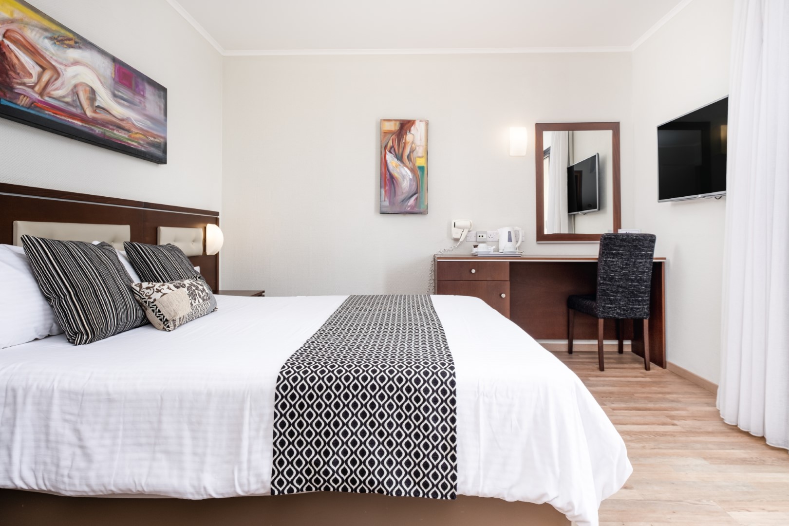 TWIN/DOUBLE ROOM STANDARD
