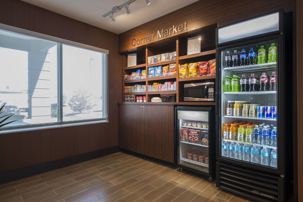 Fairfield Inn And Suites By Marriott Greenwood 39/47