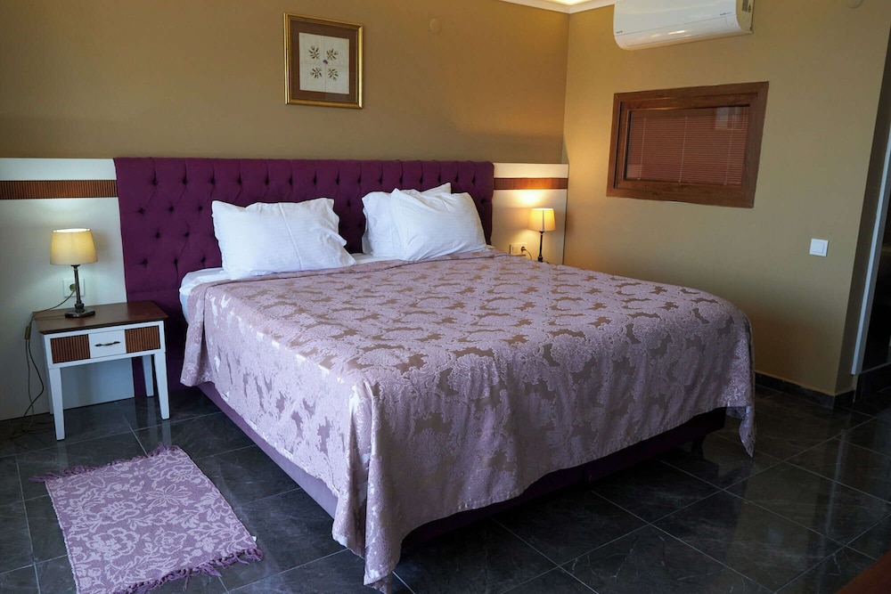 Phellos Suites 13/50