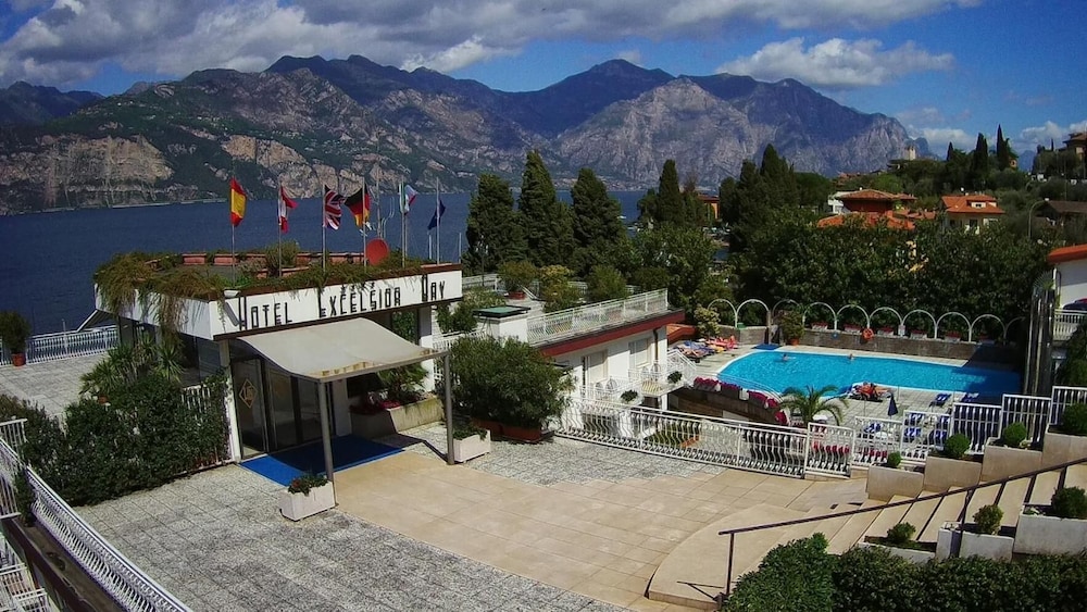 Hotel Excelsior Bay 6/50