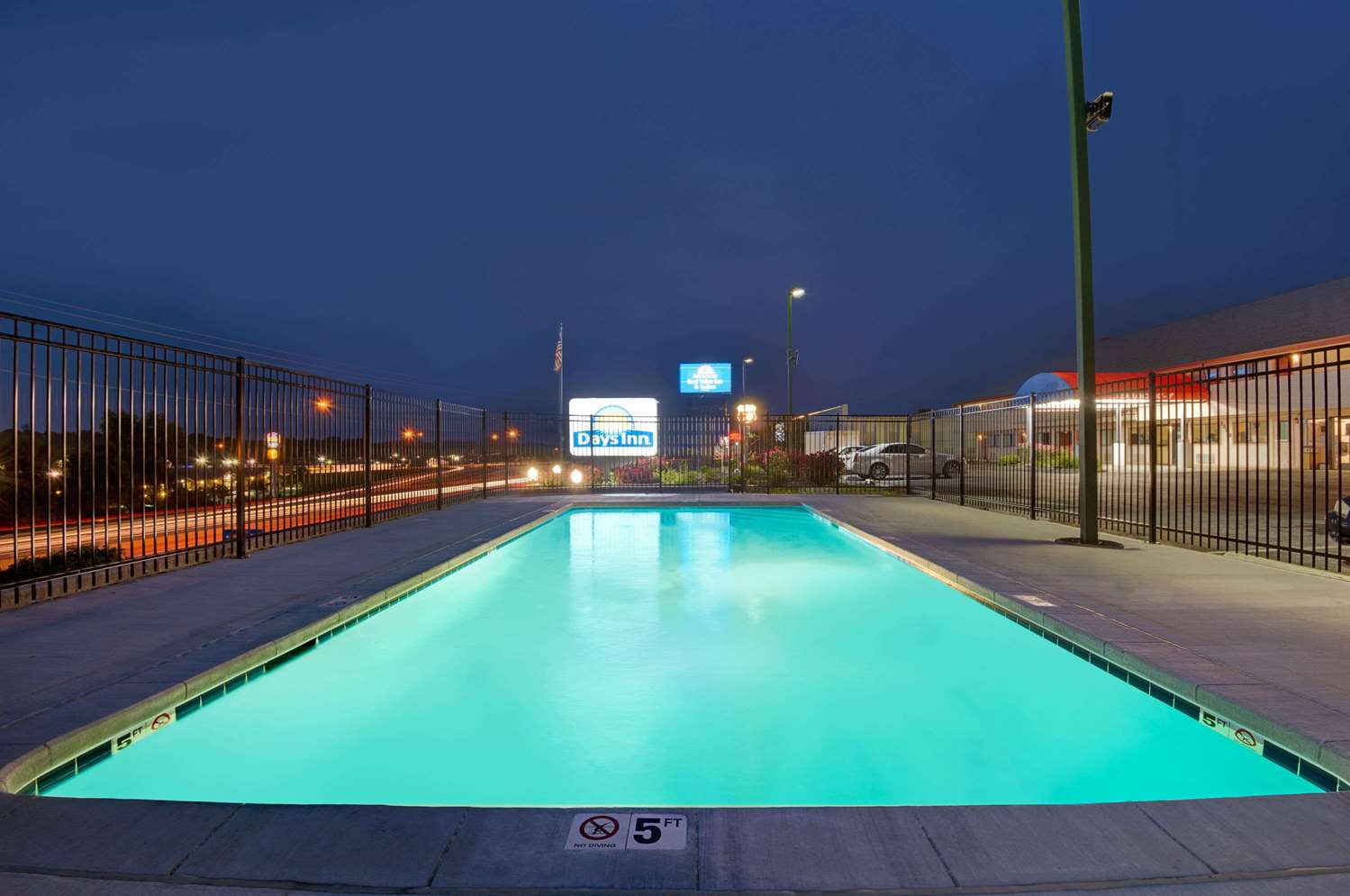 Days Inn By Wyndham Independence 42/45