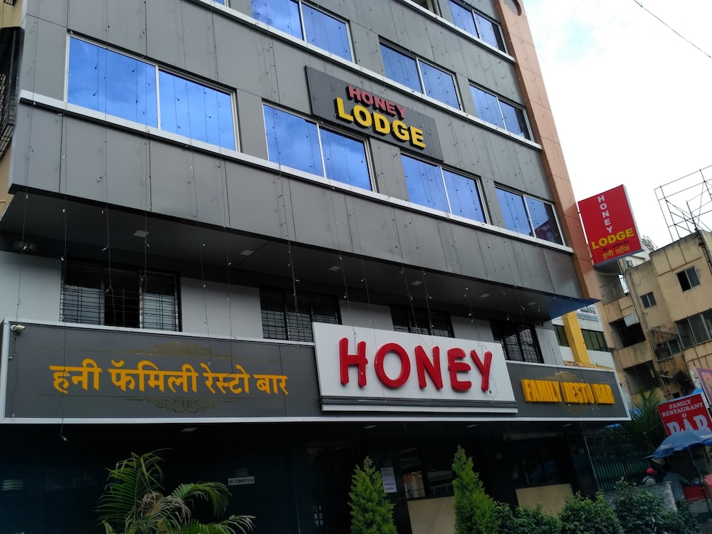 Hotel Honey Lodging 4/17